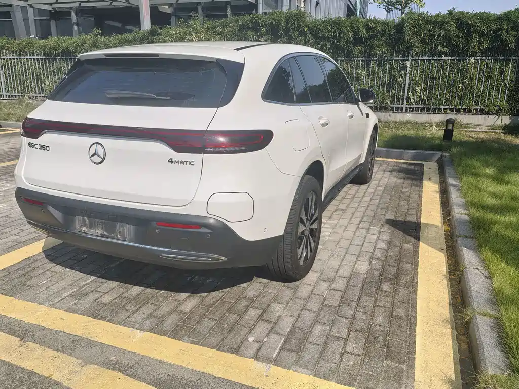 Mercedes-Benz EQC — миниатюра 4