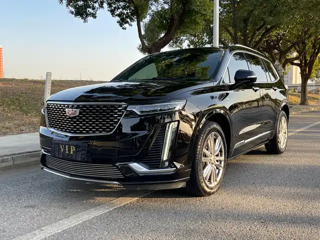 CADILLAC XT6