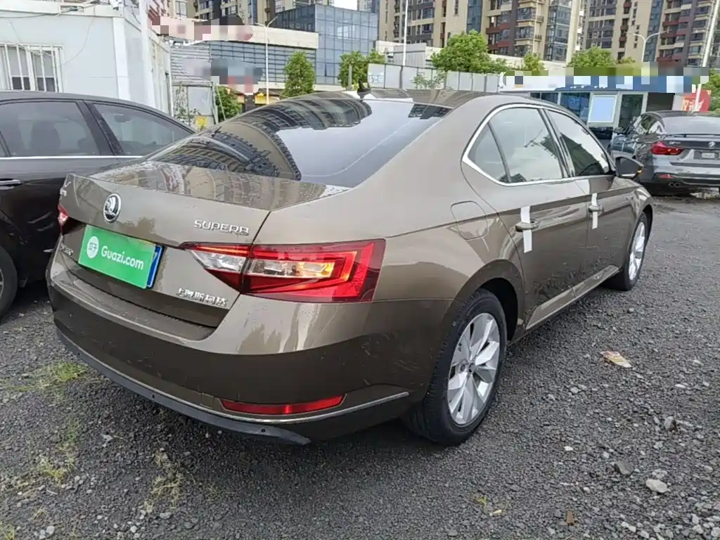 Skoda Superb — миниатюра 7