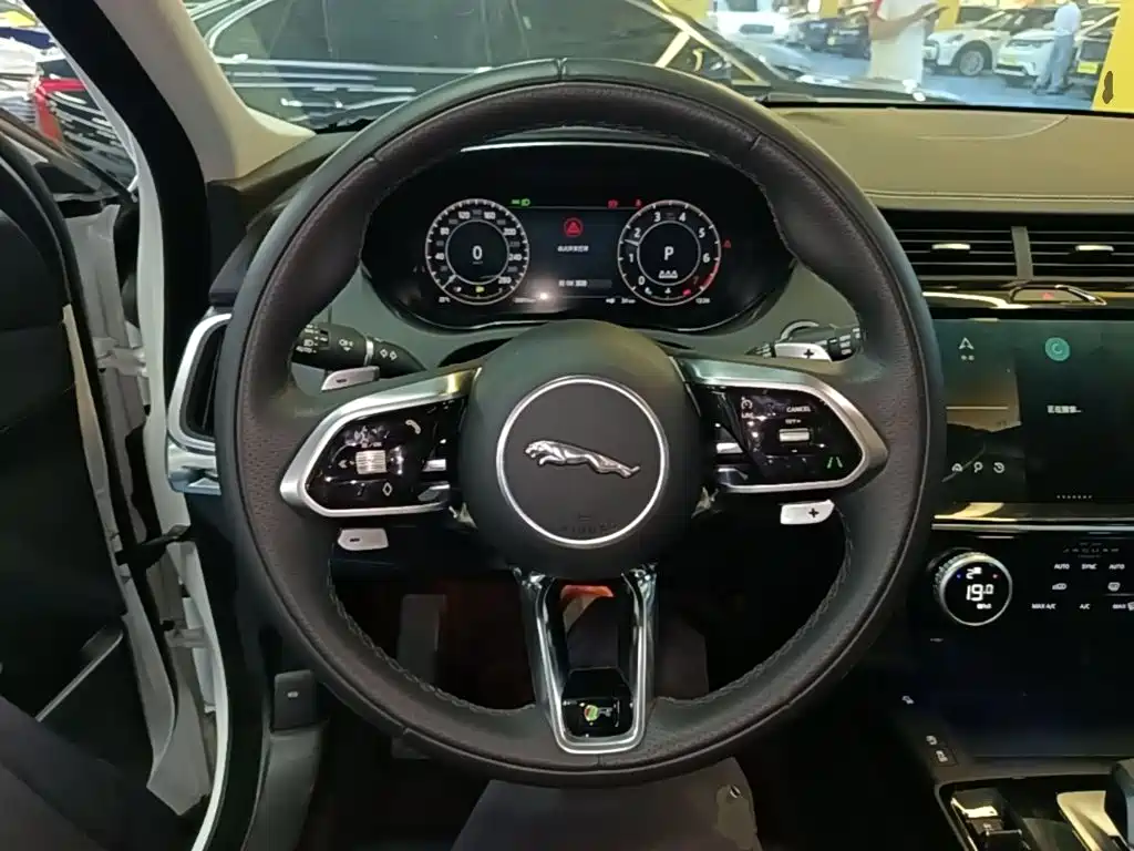 Jaguar E-PACE — миниатюра 11