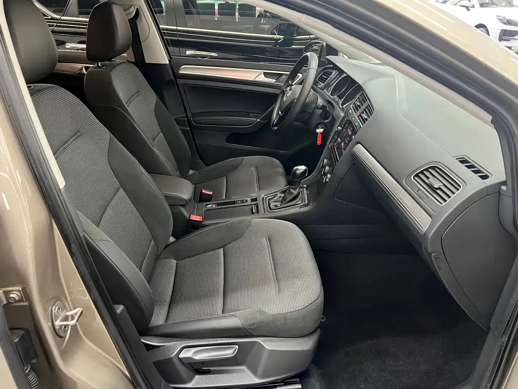 Volkswagen Golf — миниатюра 8