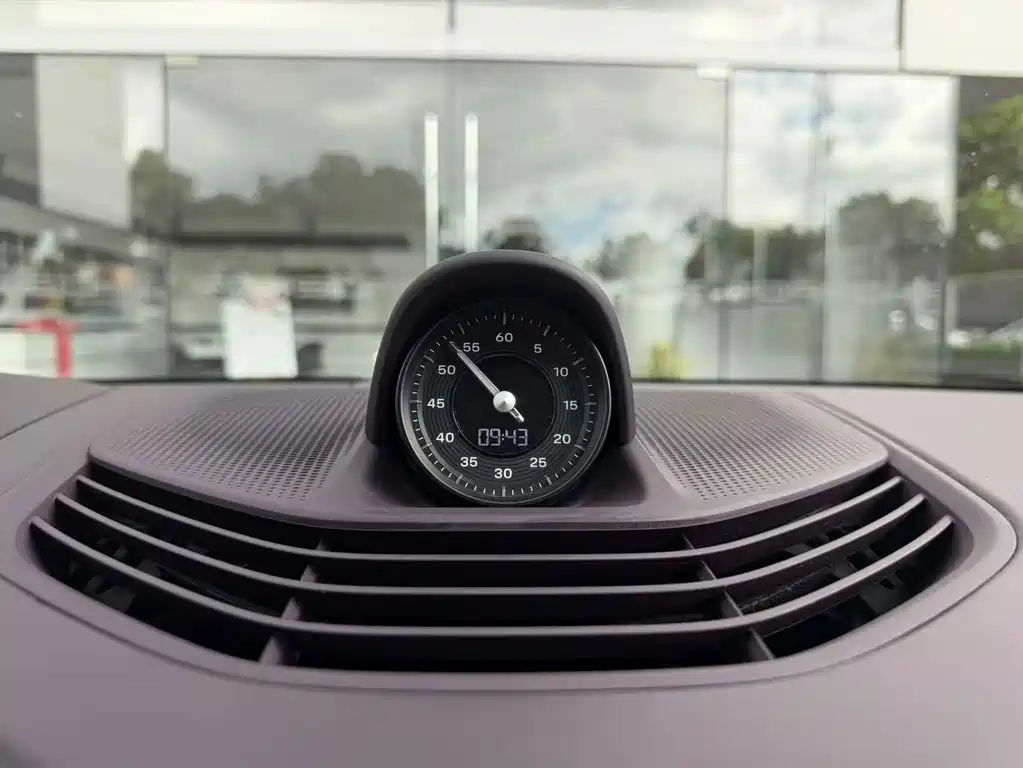 Porsche Taycan — миниатюра 10
