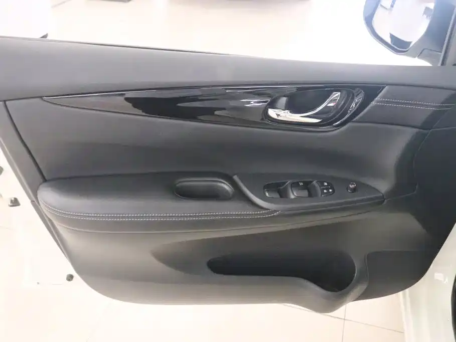 Nissan Tiida — миниатюра 11