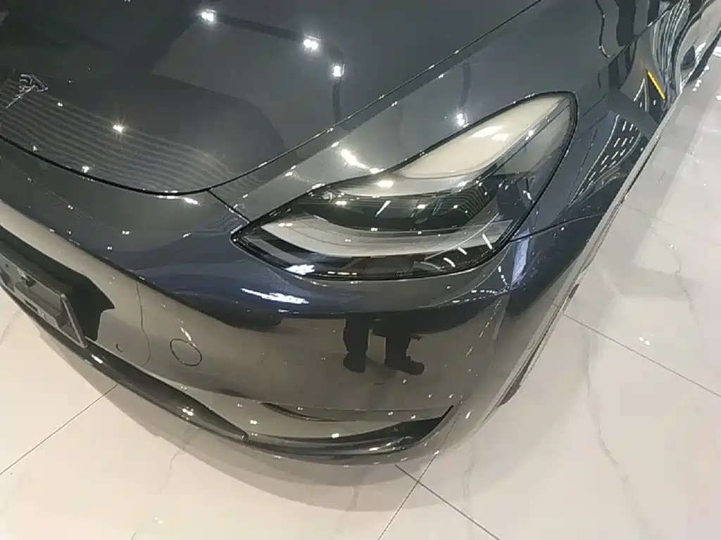 Tesla Model Y — миниатюра 24