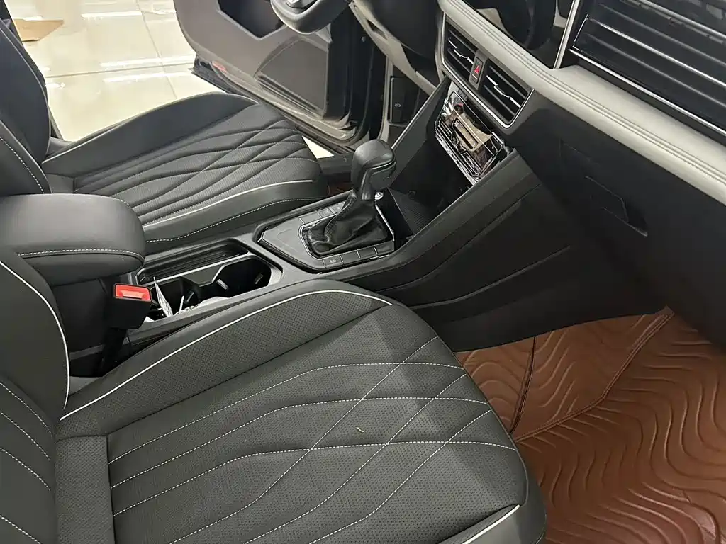 Volkswagen Tiguan L — миниатюра 6
