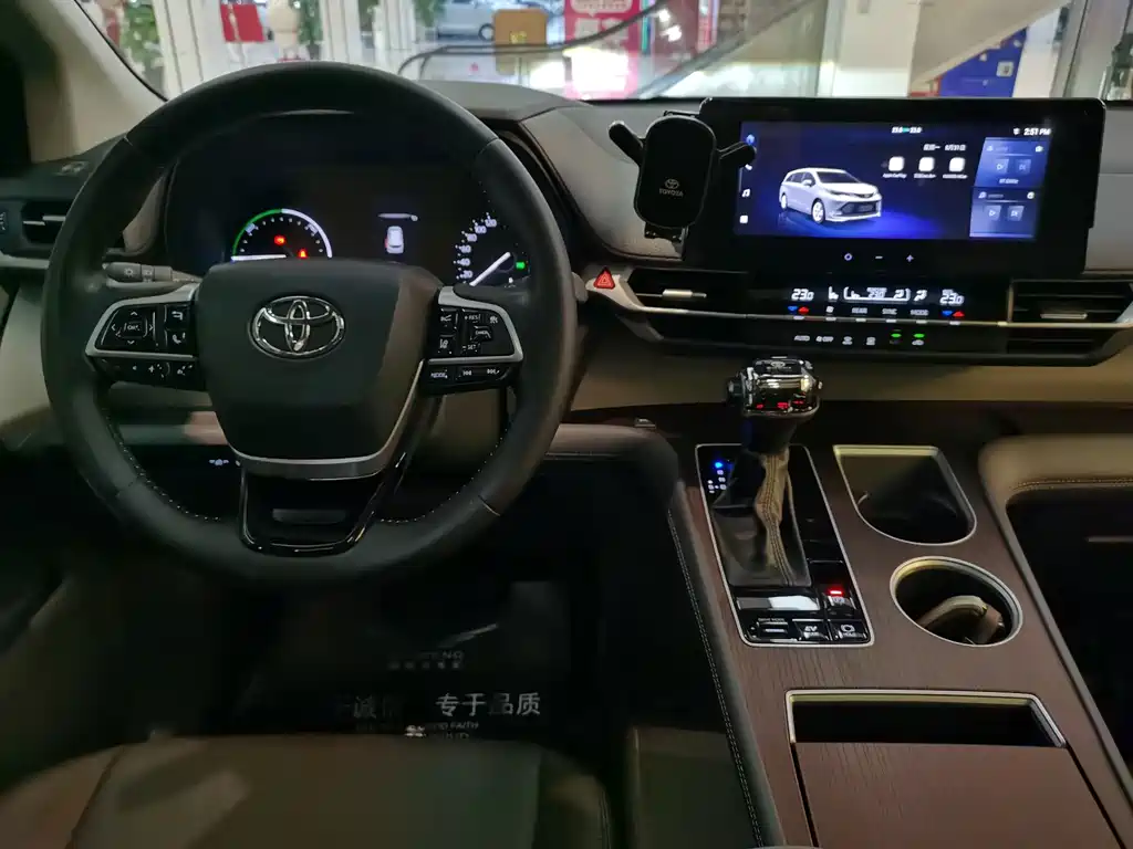 Toyota Sienna — миниатюра 10