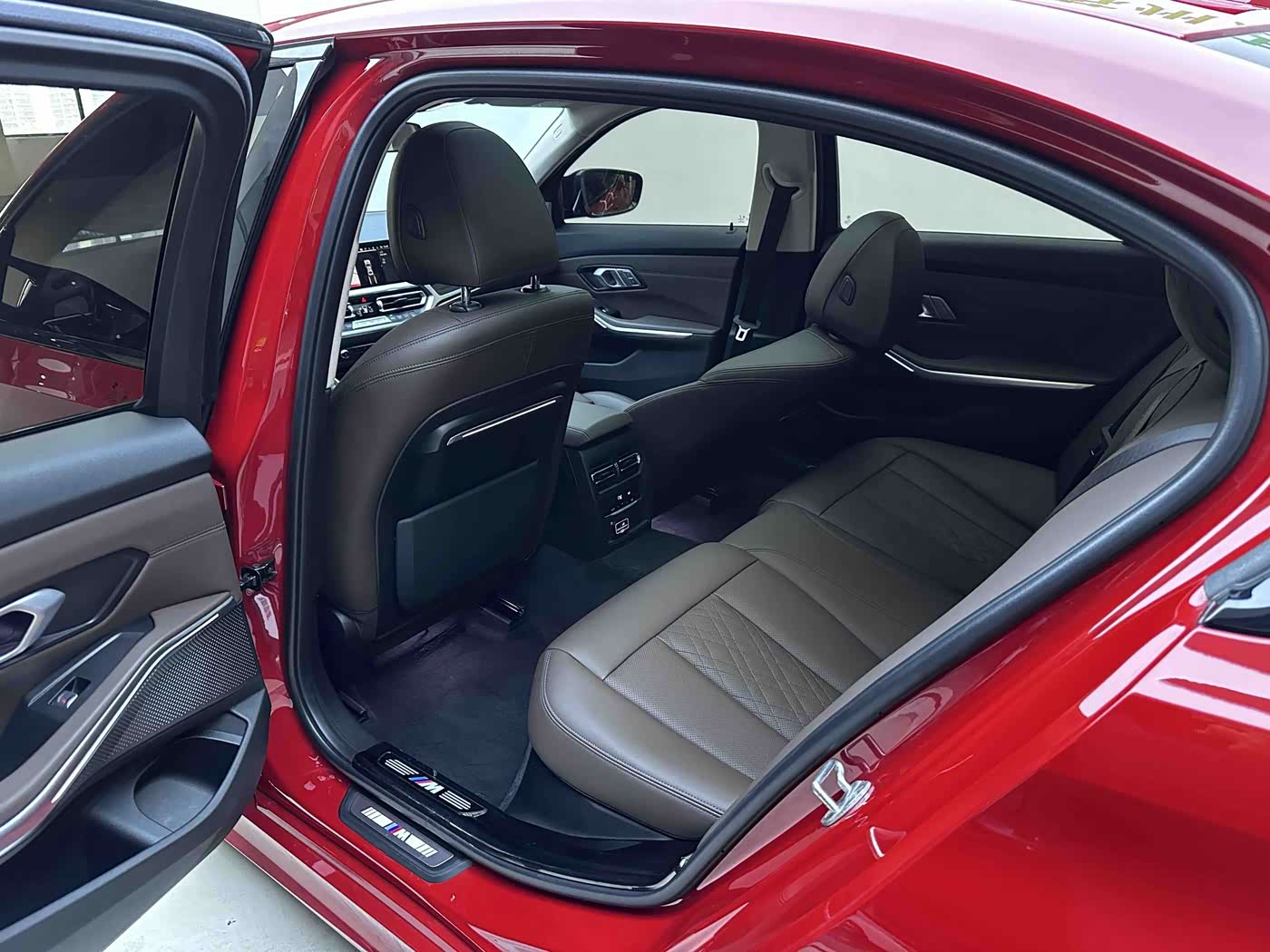 BMW 3 Series 2.0 л 2021 г. красный/фиолетовый, пробег 26000 км