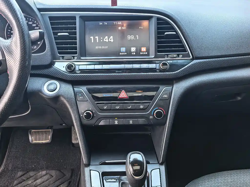 Hyundai Elantra — миниатюра 8
