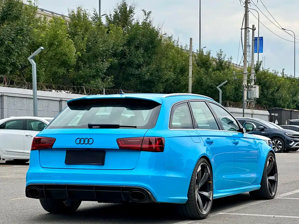 AUDI RS 6