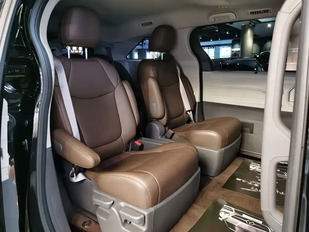 Toyota Sienna — миниатюра 15