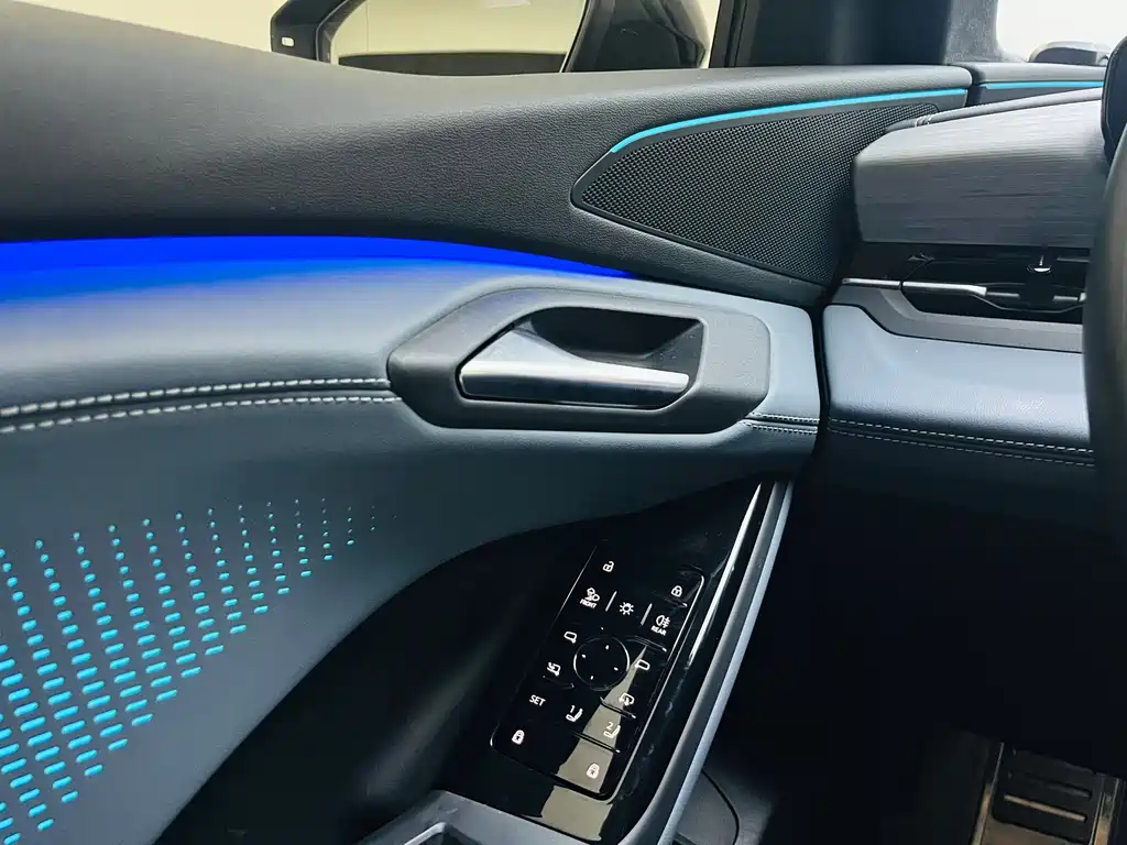 Audi Q6L e-tron — миниатюра 12
