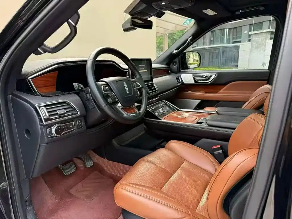 Lincoln Navigator — миниатюра 2
