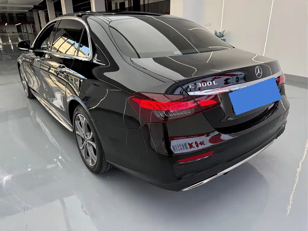 Mercedes-Benz E-Class — миниатюра 12