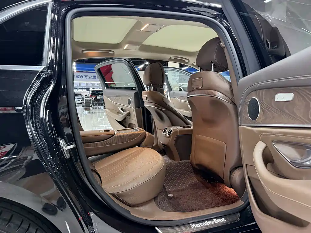 Mercedes-Benz E-Class — миниатюра 11