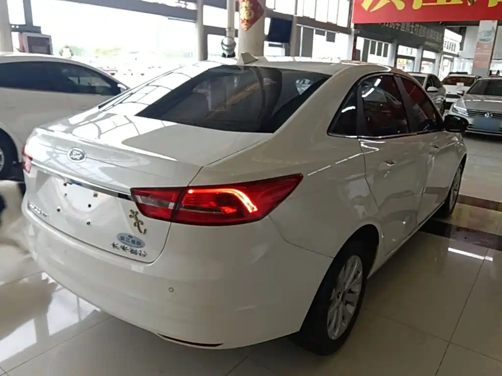 Ford Escort — миниатюра 7