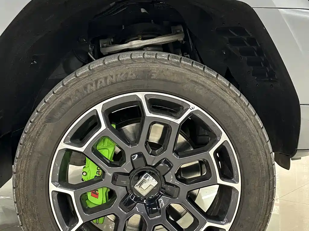 TANK TANK 700 NEW ENERGY