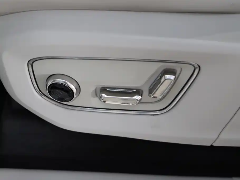 Volvo EM90 — миниатюра 17