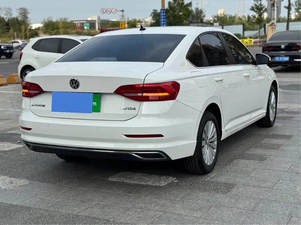 Volkswagen Lavida — миниатюра 6