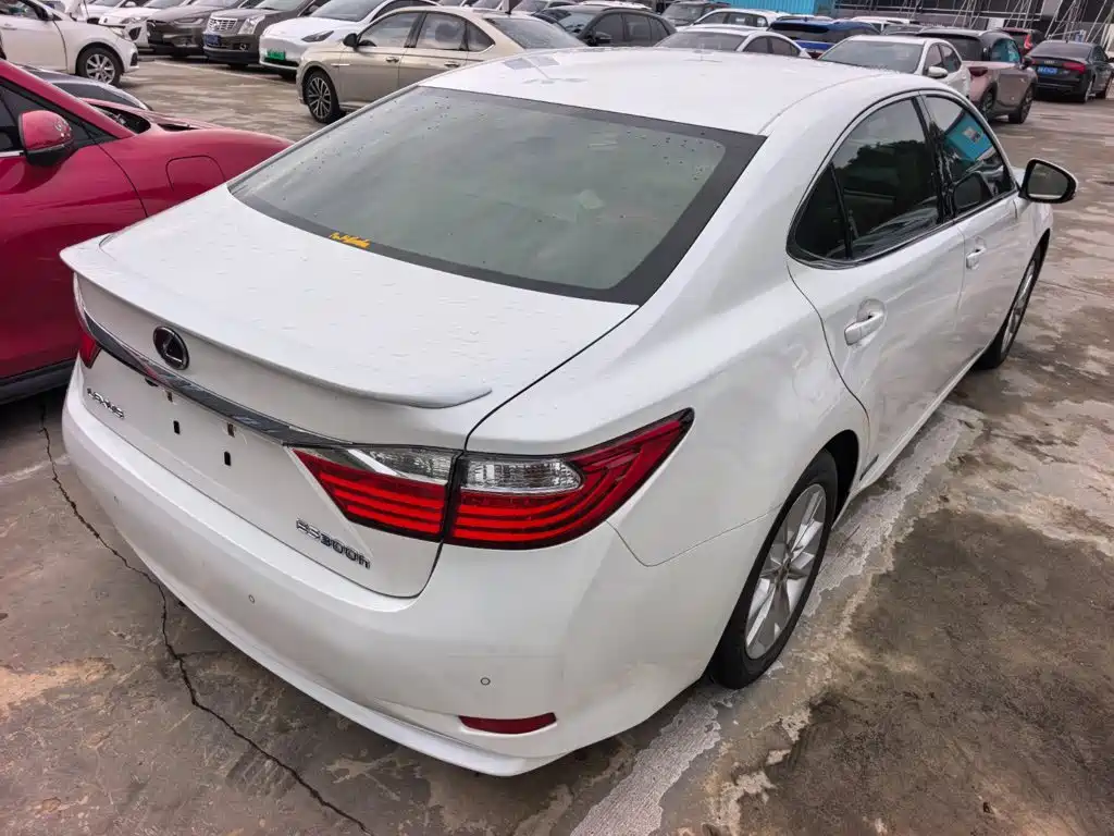 Lexus ES — миниатюра 6