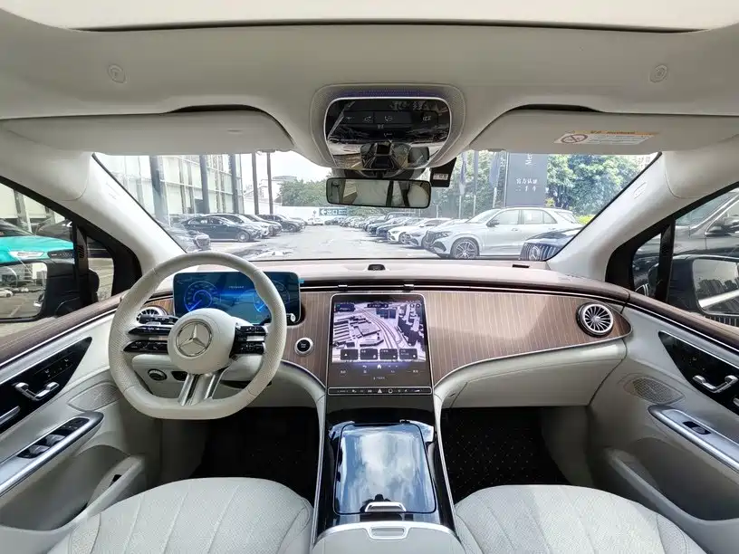 Mercedes-Benz EQE SUV — миниатюра 9