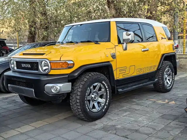TOYOTA FJ COOL LUZE