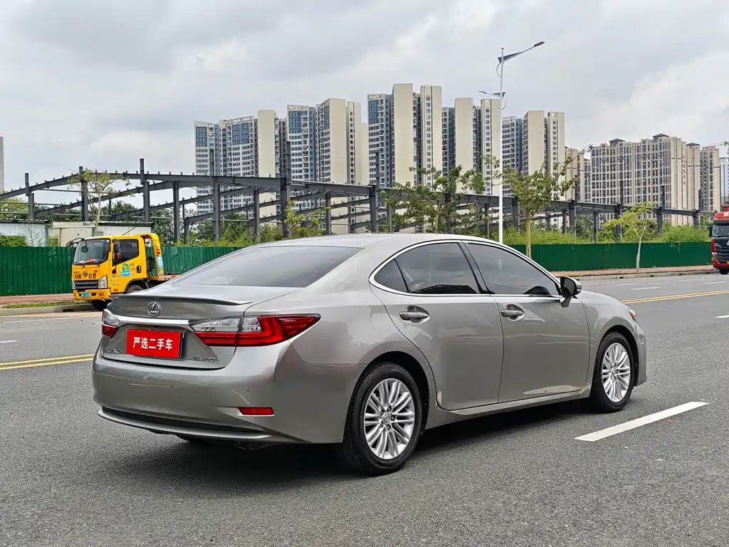 Lexus ES — миниатюра 5