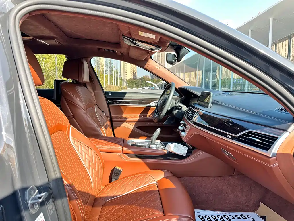 BMW 7 Series — миниатюра 5