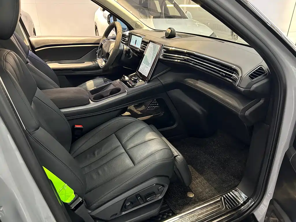 NIO ES8