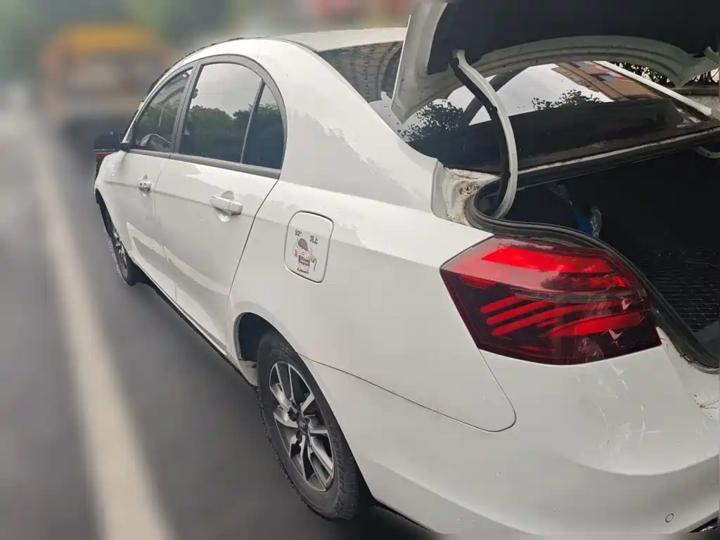 Geely Emgrand — миниатюра 24