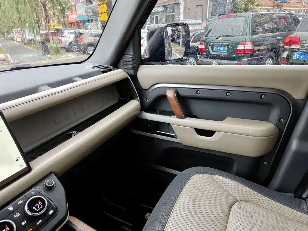 Land Rover Defender — миниатюра 12