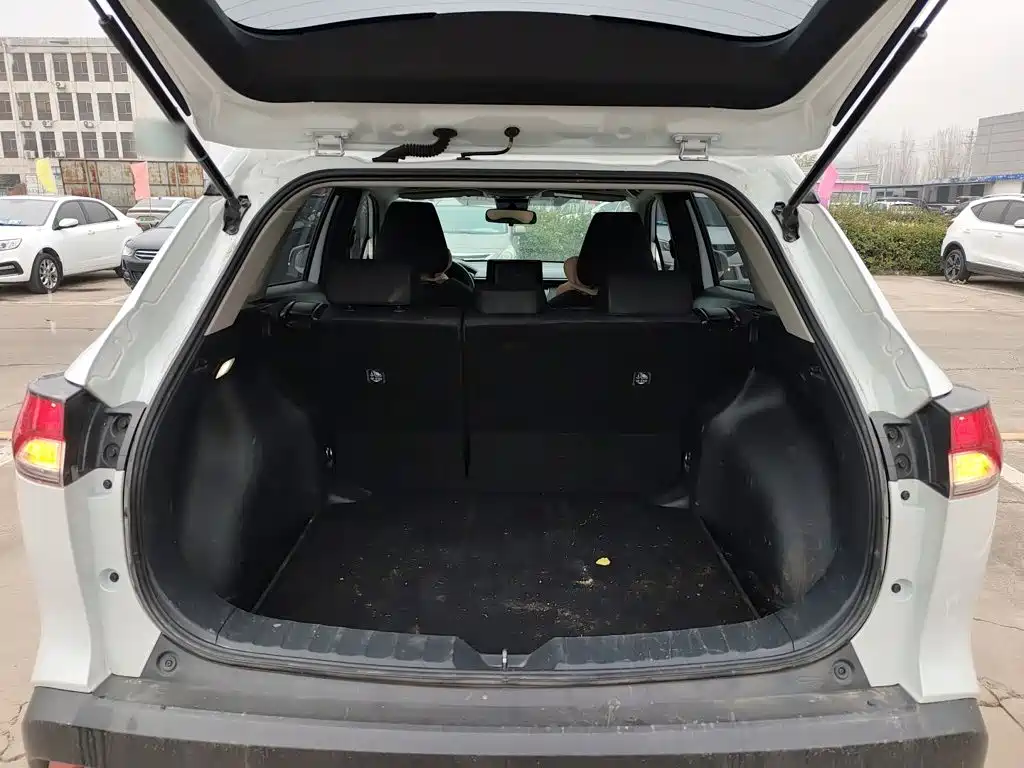 Toyota Corolla Cross — миниатюра 15