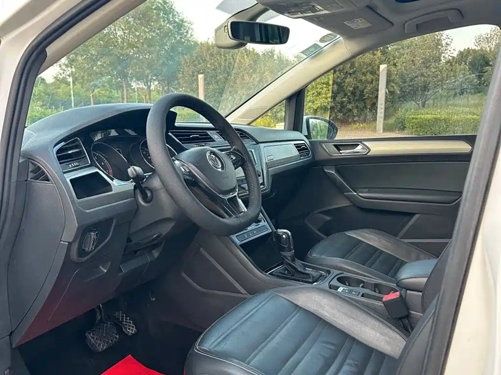 Volkswagen Touran — миниатюра 8
