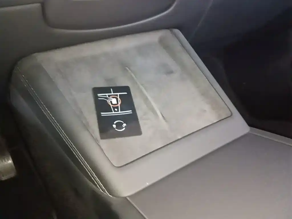 Tesla Model 3 — миниатюра 9