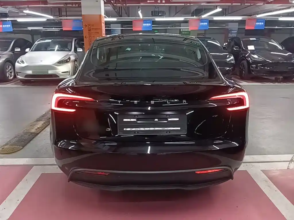Tesla Model 3 — миниатюра 6