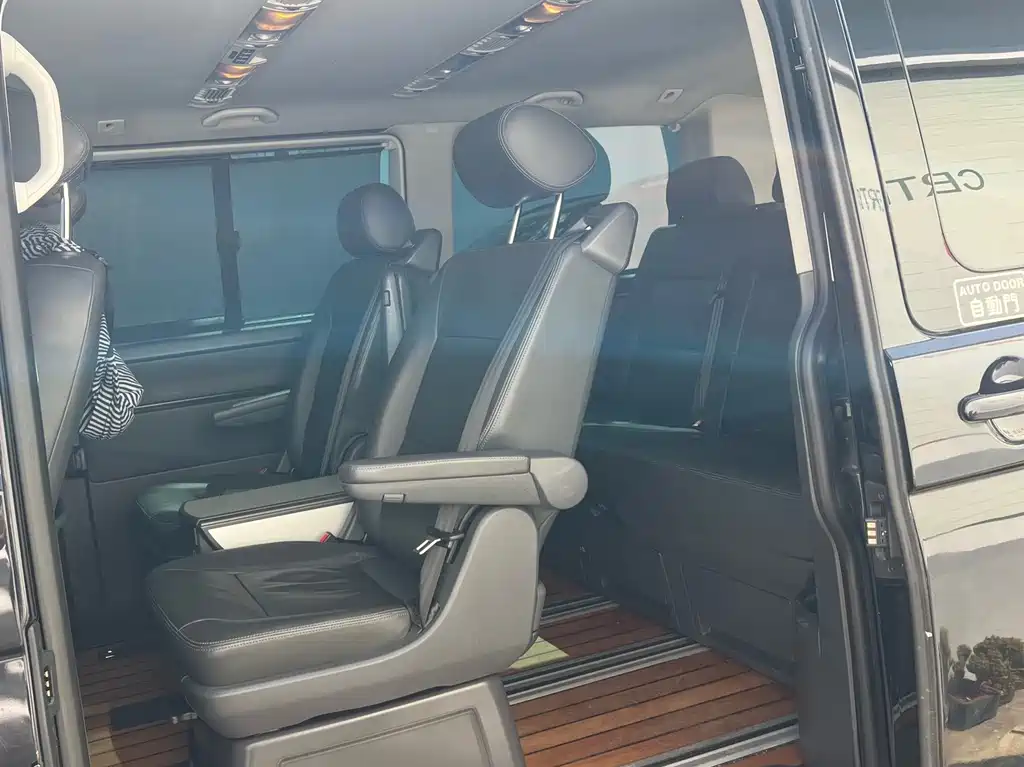 Volkswagen Multivan — миниатюра 7
