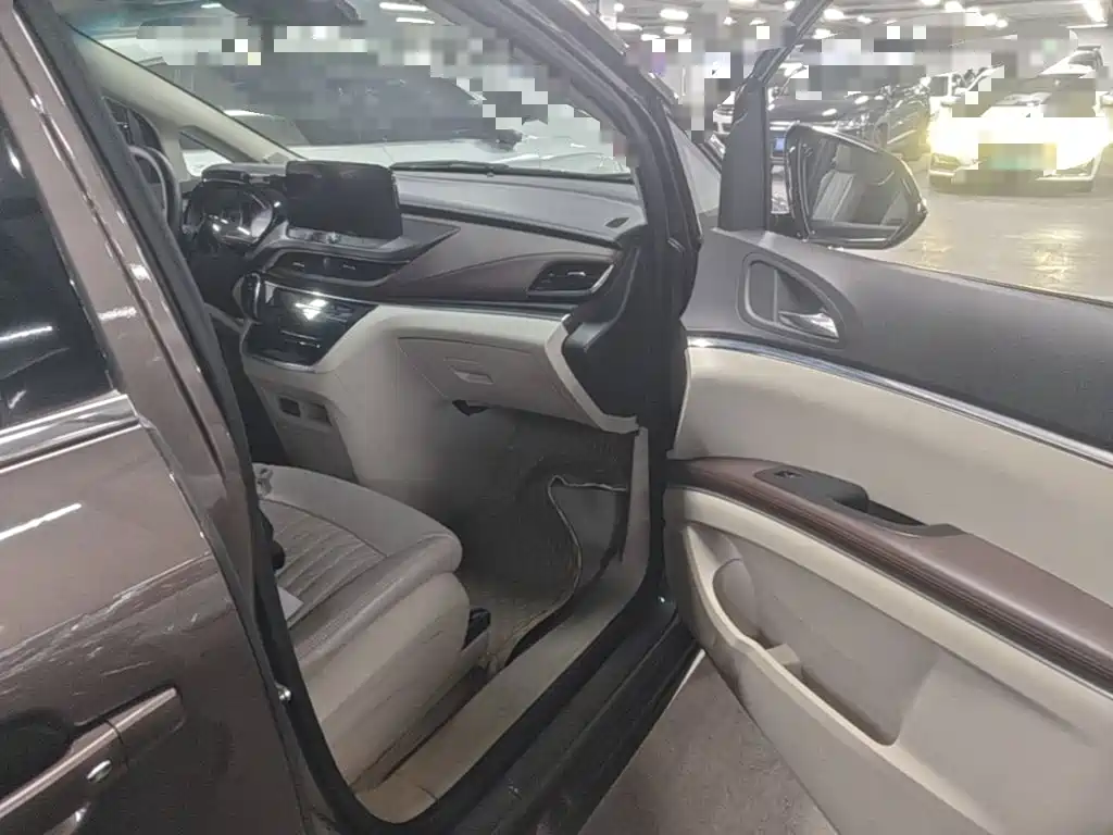 Buick GL8 — миниатюра 9