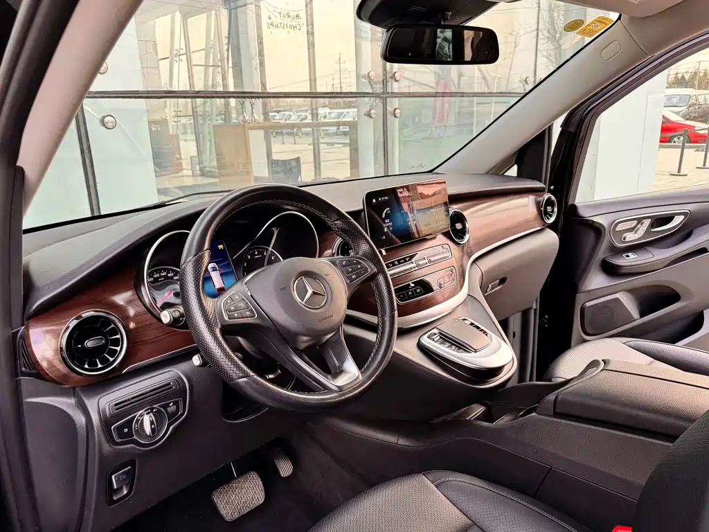 Mercedes-Benz V-Class — миниатюра 10