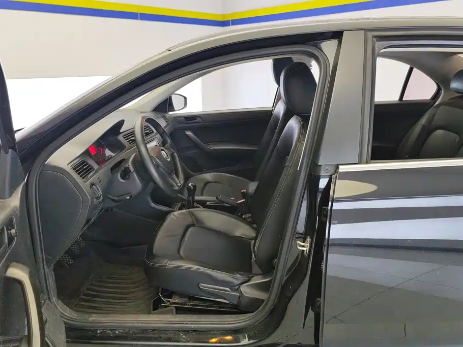 Volkswagen Santana — миниатюра 9