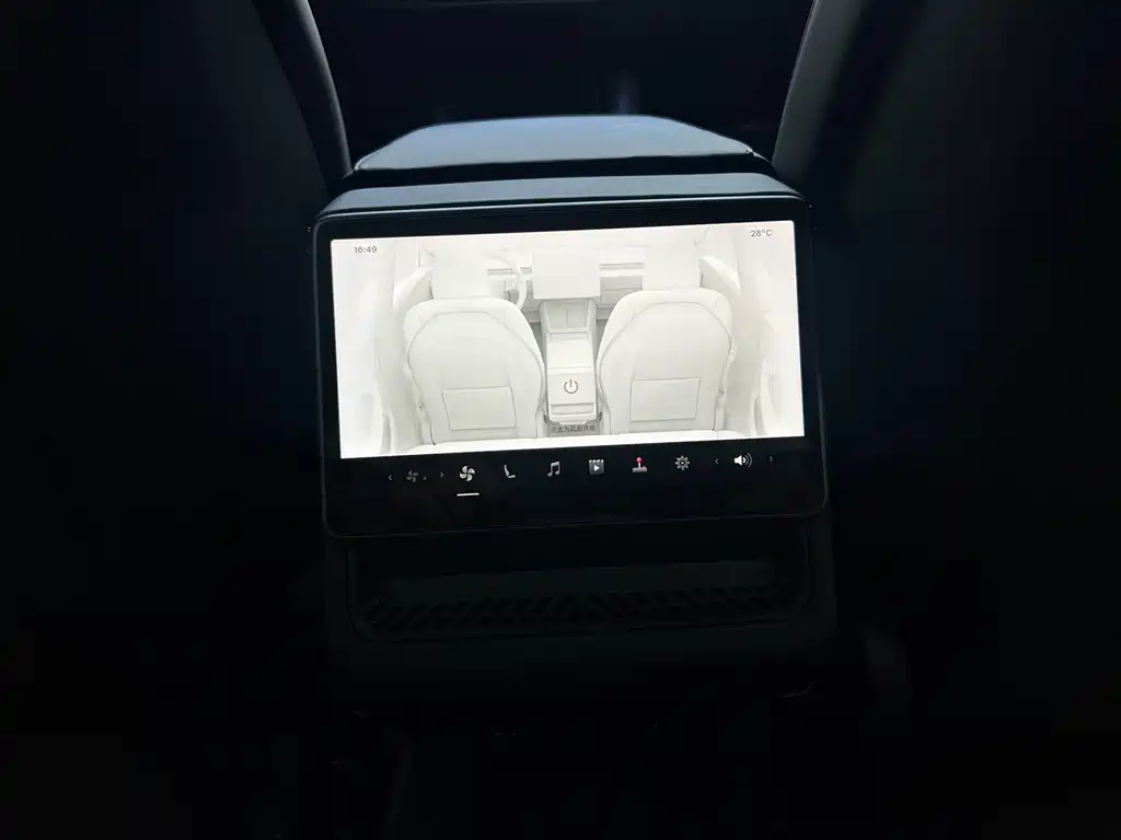 Tesla Model 3 — миниатюра 8
