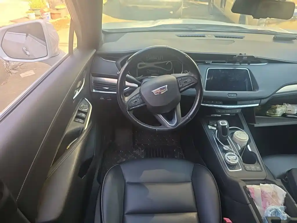 Cadillac XT4 — миниатюра 6