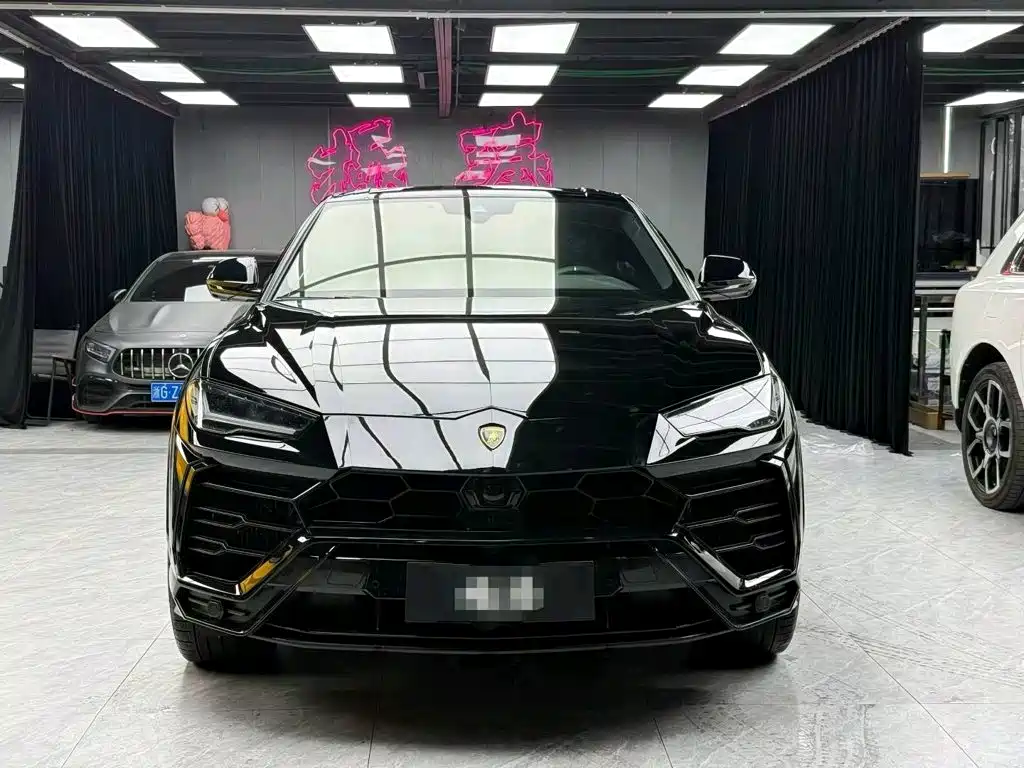 Lamborghini Urus — миниатюра 2