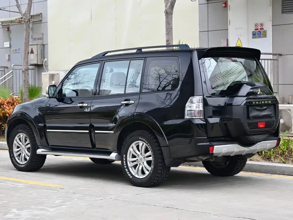 Mitsubishi Pajero (Import) — миниатюра 3