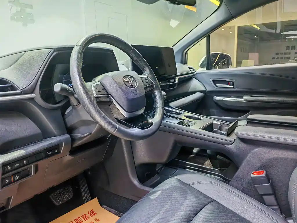 Toyota Sienna — миниатюра 4
