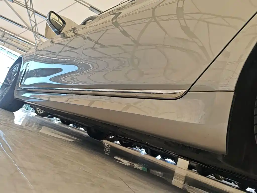BMW 7 Series — миниатюра 22