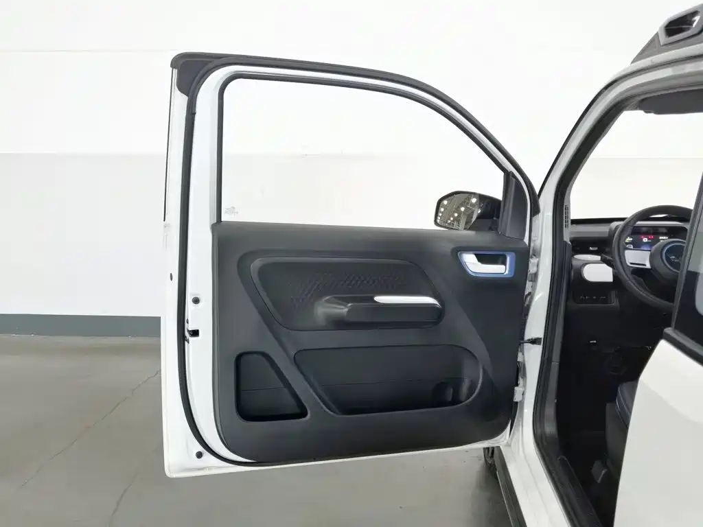 Wuling MINIEV — миниатюра 8