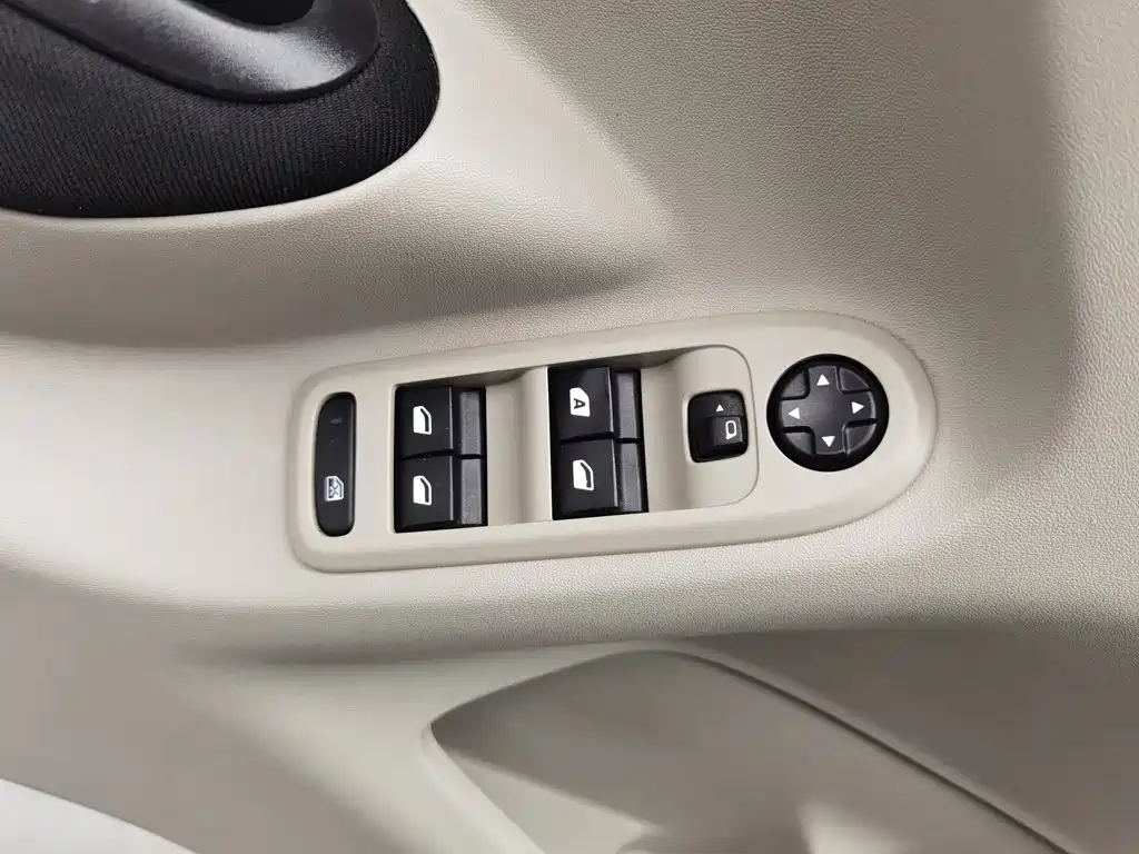 Citroen Elysee — миниатюра 9