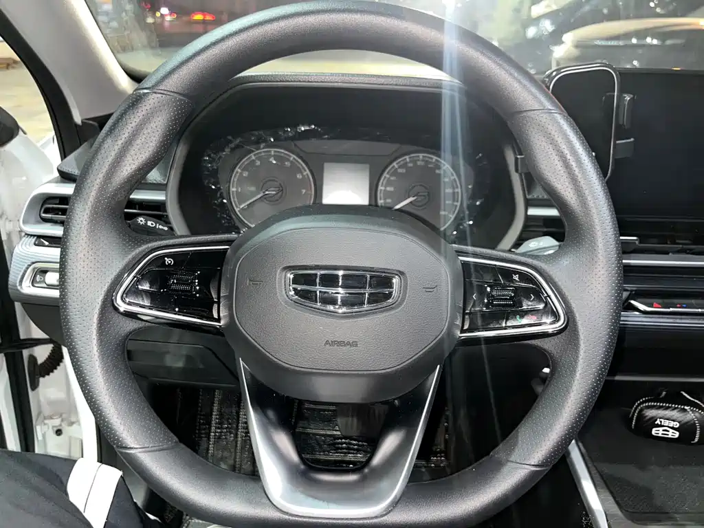 Geely Emgrand — миниатюра 12