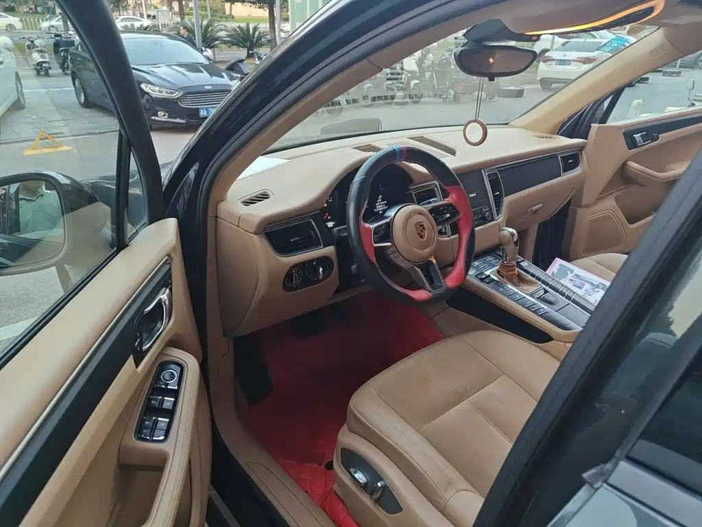 Porsche Macan — миниатюра 14