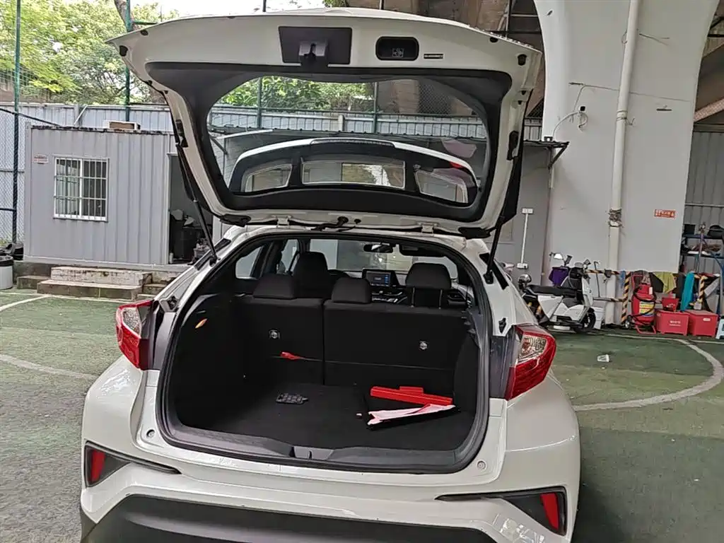 Toyota C-HR EV — миниатюра 15