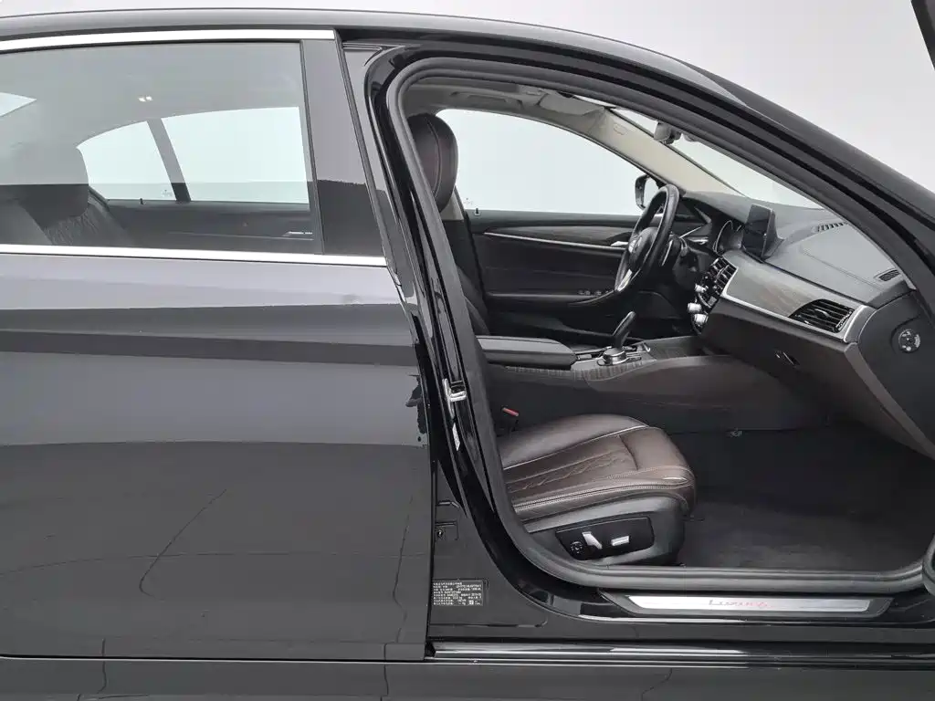 BMW 5 Series — миниатюра 23